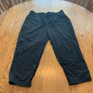 Lululemon Studio Black Yoga Capri Cropped Pants 10